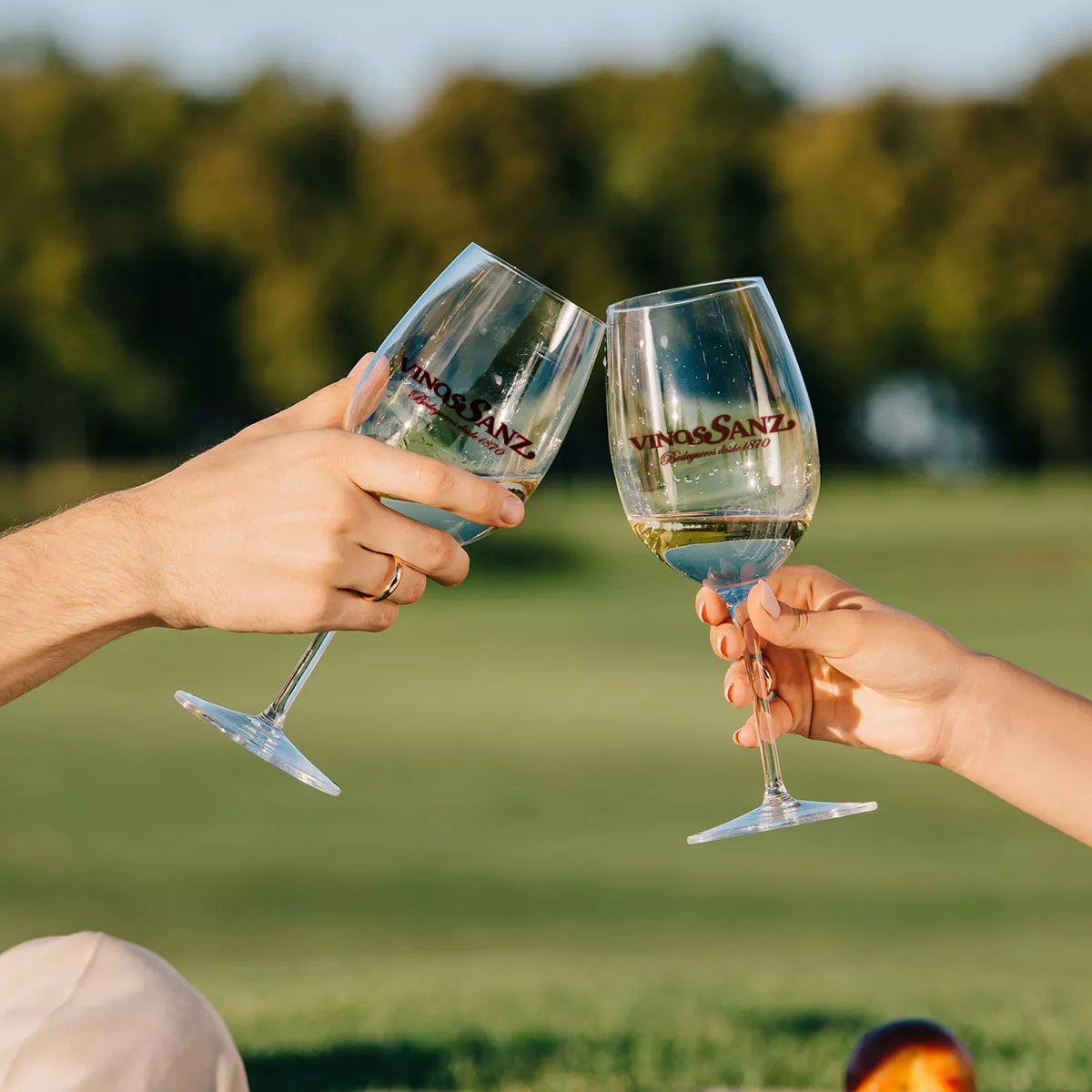 La historia del vino español Sanz originario de Rueda, complace las mesas de los ecuatorianos.