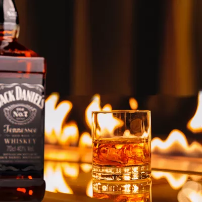 Jack Daniels: La historia de los afroamericanos y de la marca más famosa de whisky del mundo. Una marca reconocida en Ecuador.