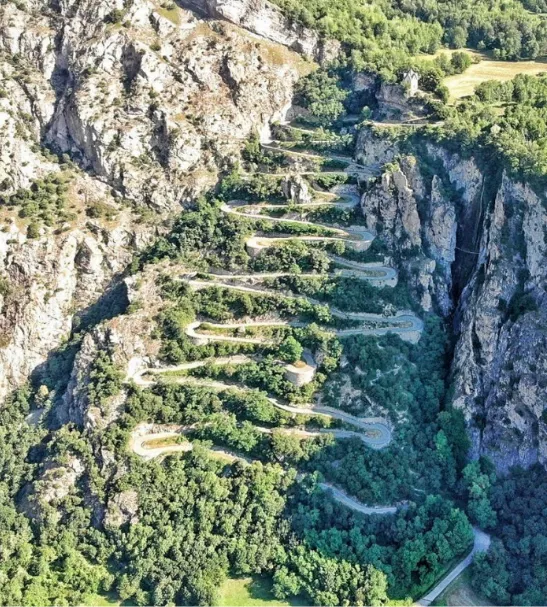 TOUR DE FRANCE
