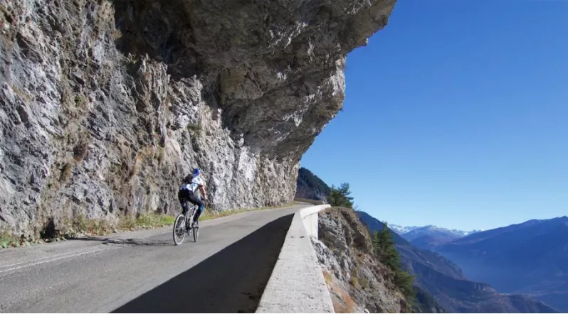 TOUR DE FRANCE