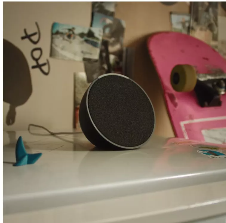 Amazon Echo Pop | Altavoz inteligente wifi y Bluetooth con Alexa, de sonido potente y compacto